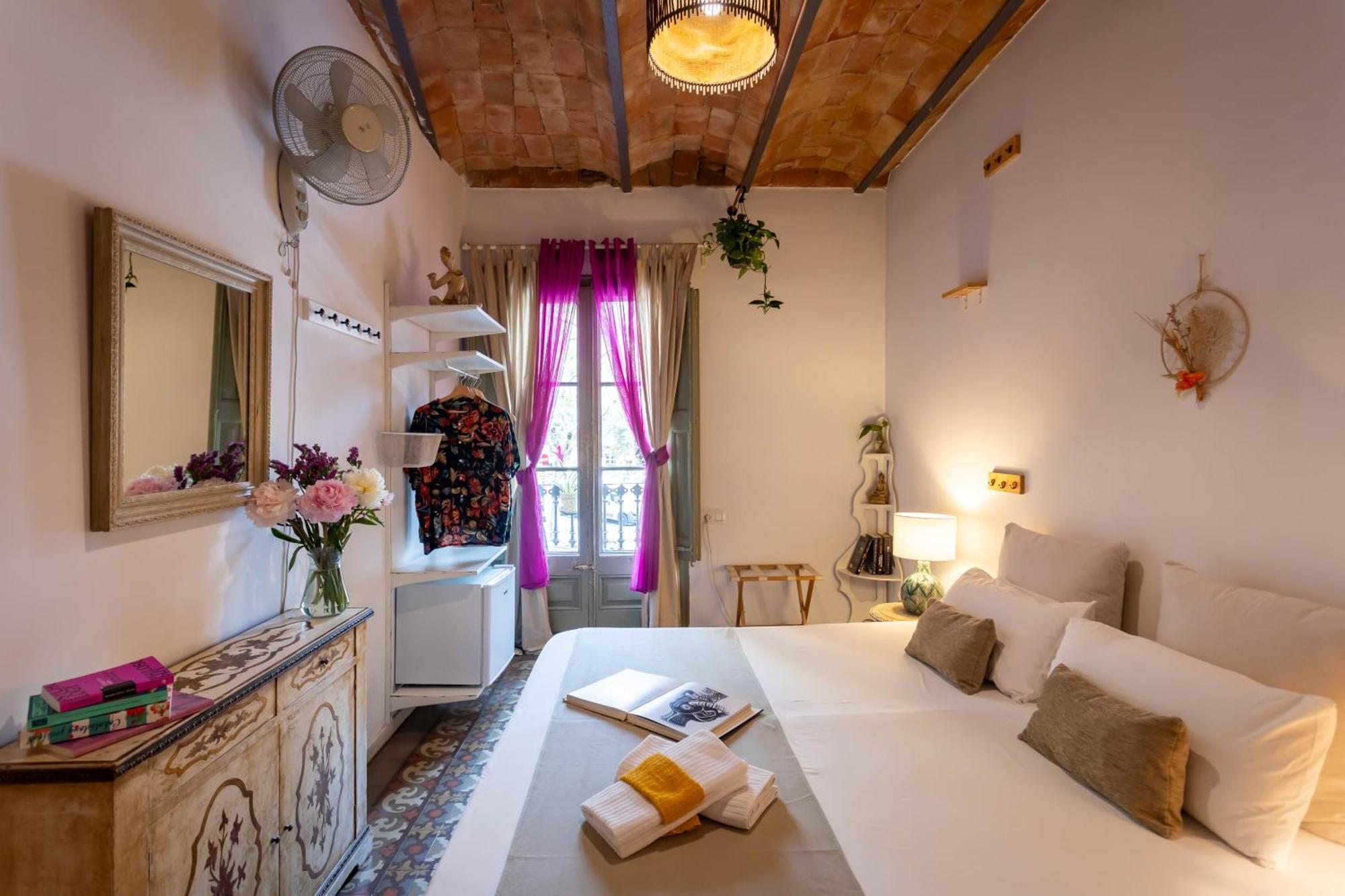 Primavera Hostel Барселона Экстерьер фото