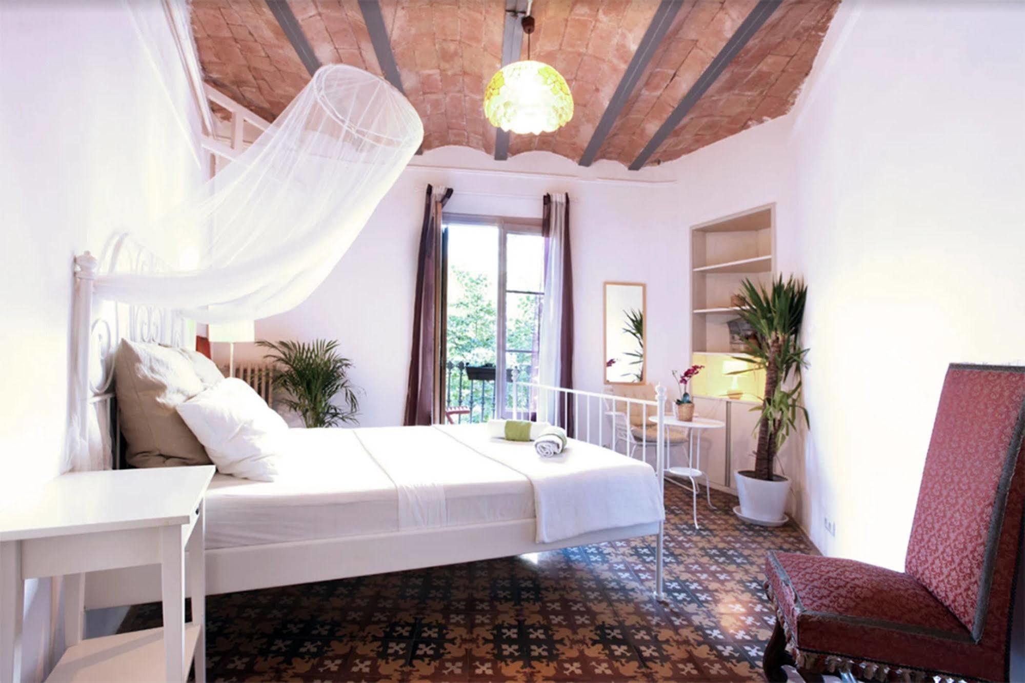 Primavera Hostel Барселона Экстерьер фото
