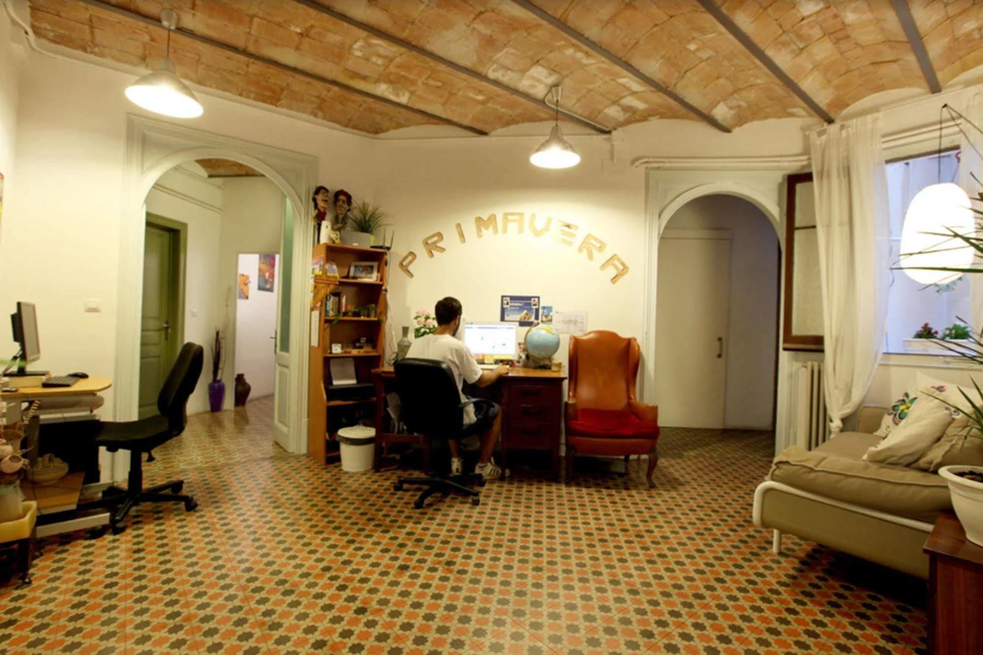 Primavera Hostel Барселона Экстерьер фото